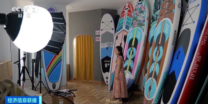 Paddleboard sales are booming in China, and companies are producing at full capacity!